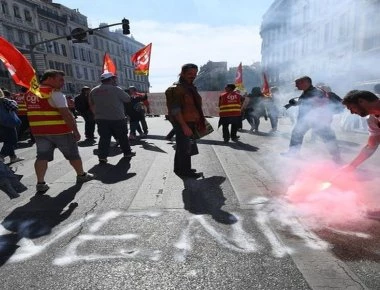 Γαλλία: Στους δρόμους 400.000 δημόσιοι υπάλληλοι ενάντια στις μεταρρυθμίσεις Μακρόν